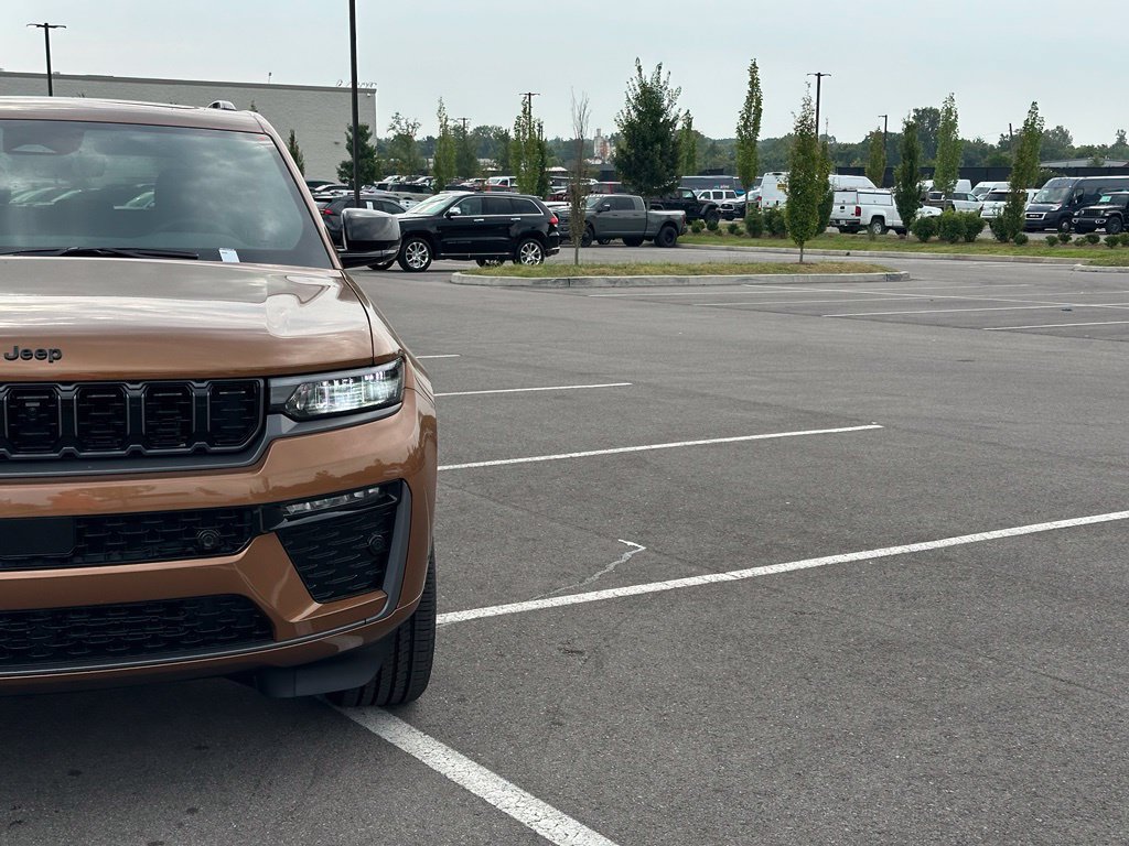 New 2027 Jeep Grand Cherokee Limited AWD/4WD image 42
