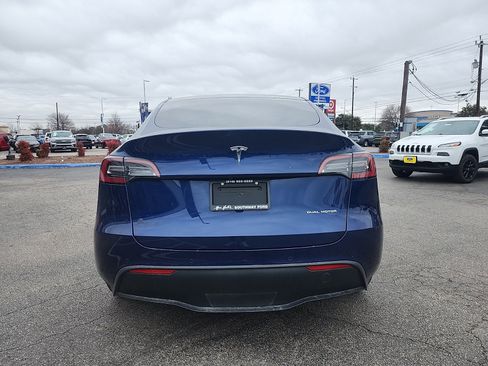 Used 2021 Tesla Model Y Long Range image 4