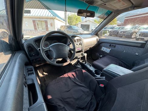 Used 1997 Nissan Pathfinder LE AWD/4WD image 13
