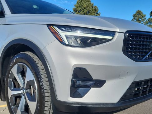 Certified 2023 Volvo XC40 B5 Plus w/ Protection Package Premier image 5