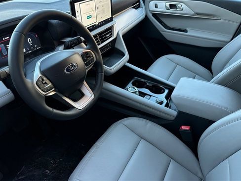 New 2026 Ford Explorer Active w/ Active Comfort Package image 7