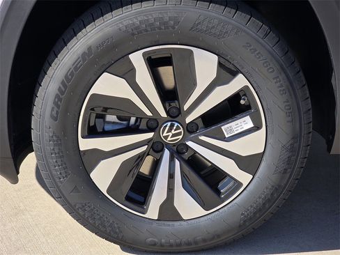 New 2026 Volkswagen Atlas SE image 8