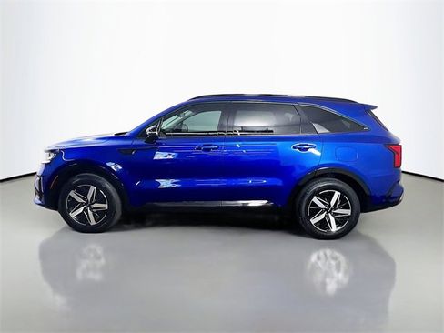 Used 2023 Kia Sorento S image 6
