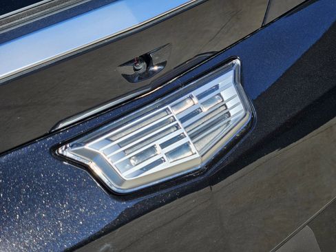 Used 2026 Cadillac Vistiq Premium Luxury image 9