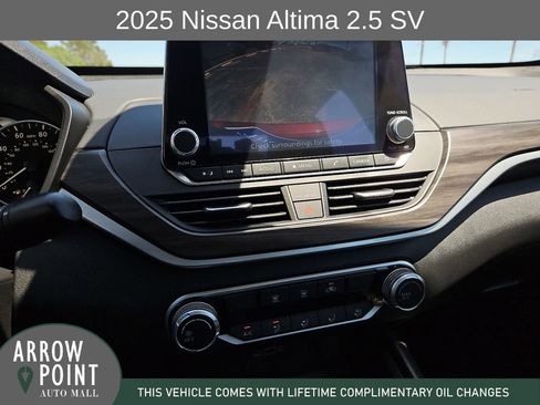 Used 2025 Nissan Altima 2.5 SV FWD image 24