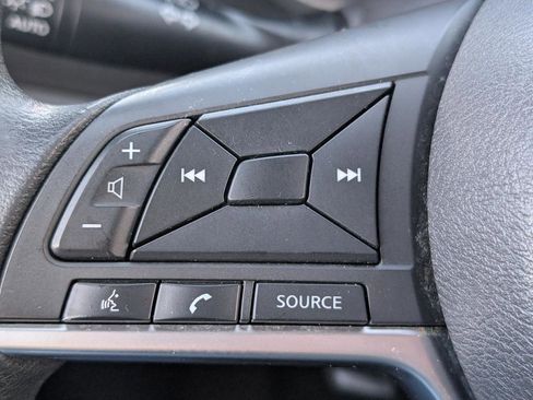 Used 2018 Nissan Kicks S image 12