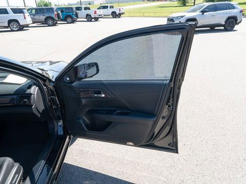 Used 2017 Honda Accord EX-L image 16