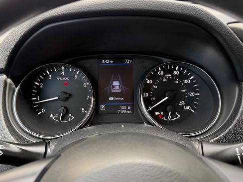 Used 2019 Nissan Rogue S FWD image 40