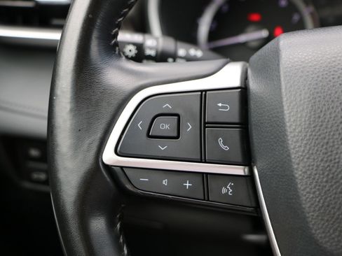 Used 2022 Toyota Highlander XLE AWD/4WD image 18