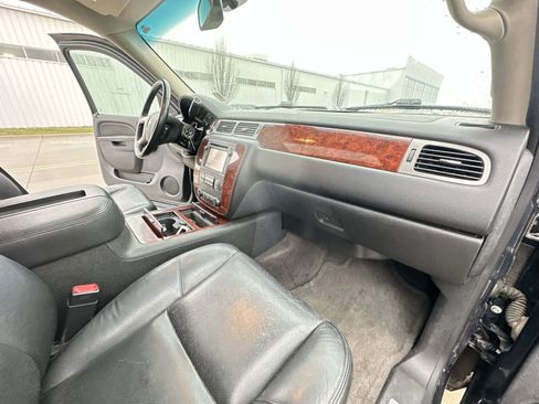 Used 2013 Chevrolet Suburban LTZ image 28