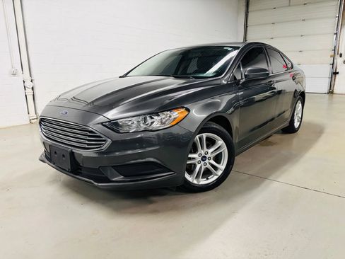 Used 2018 Ford Fusion SE FWD image 1