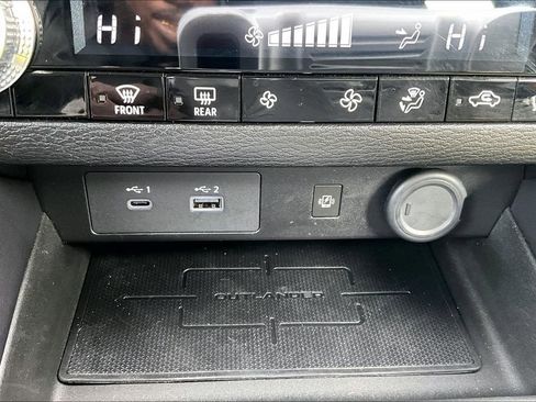 Used 2024 Mitsubishi Outlander SE image 14