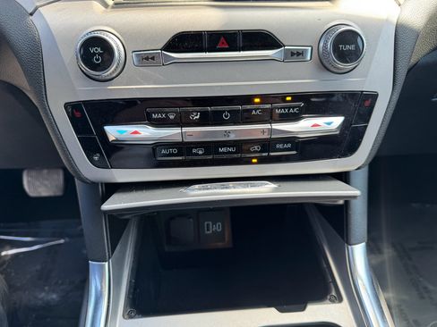 Used 2024 Ford Explorer XLT w/ Equipment Group 202A image 27