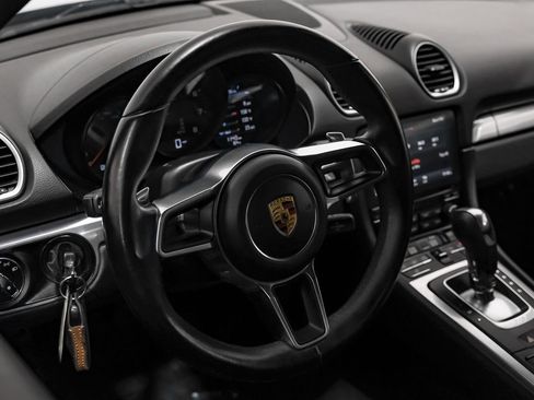 Used 2017 Porsche 718 Boxster RWD image 19