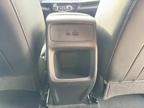 Used 2025 Chevrolet Trax LT w/ LT Convenience Package FWD image 25