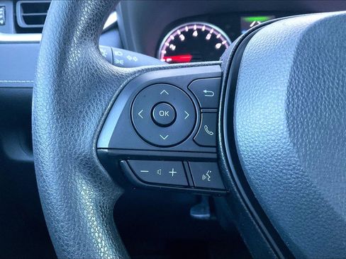 Used 2022 Toyota RAV4 LE image 10