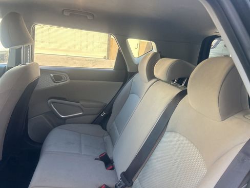 Used 2023 Kia Soul LX FWD image 7