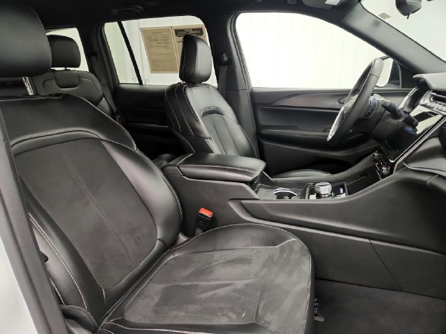 Used 2024 Jeep Grand Cherokee Altitude AWD/4WD image 21