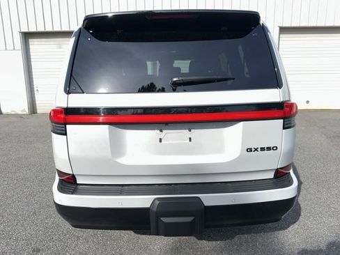 Used 2025 Lexus GX 550 image 4