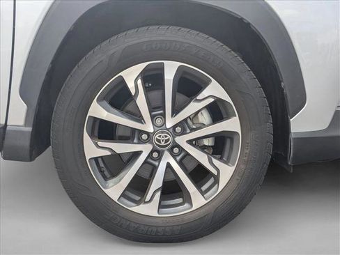 Used 2022 Toyota Corolla Cross XLE image 24