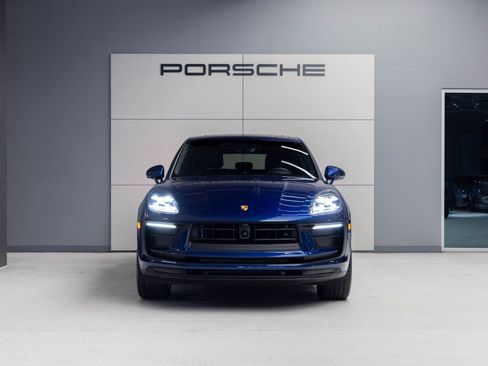 Certified 2026 Porsche Macan AWD/4WD image 10