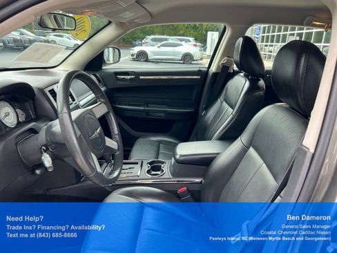 Used 2010 Chrysler 300 Touring RWD image 8