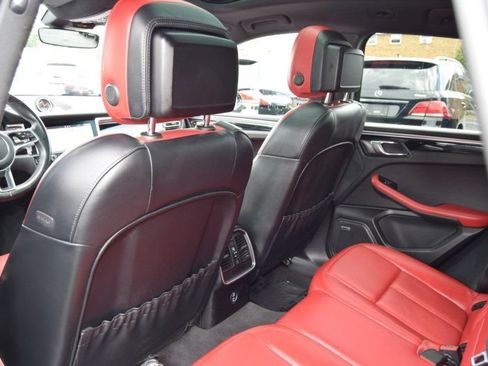 Used 2021 Porsche Macan AWD/4WD image 33