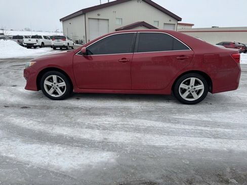 Used 2014 Toyota Camry SE image 15