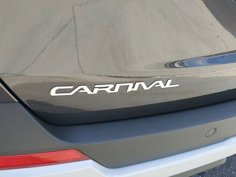 New 2026 Kia Carnival LX FWD image 28