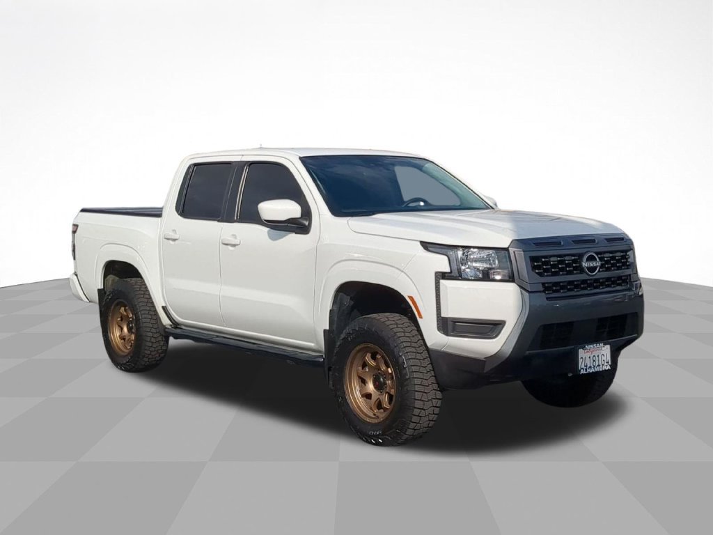 Certified 2025 Nissan Frontier SV RWD image 3