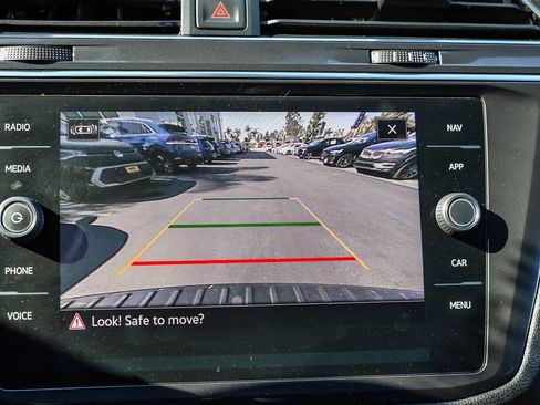 Used 2022 Volkswagen Tiguan SEL R-Line image 25