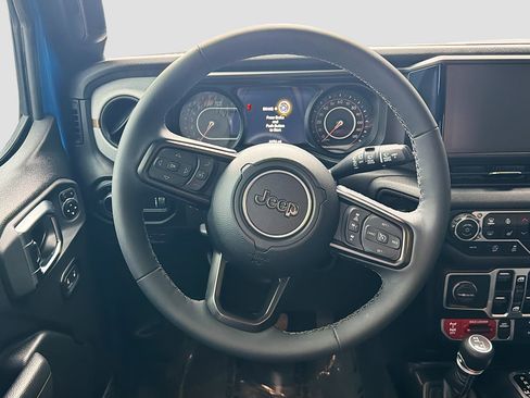 Used 2025 Jeep Wrangler Unlimited Sport AWD/4WD image 18