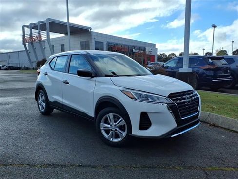 New 2025 Nissan Kicks Play S image 1