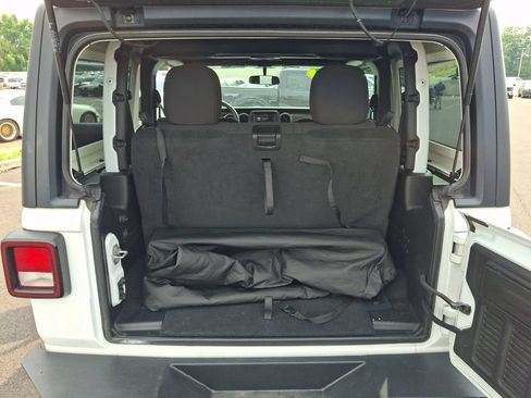 Used 2022 Jeep Wrangler Sport AWD/4WD image 32