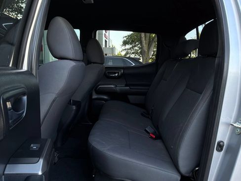 Used 2018 Toyota Tacoma TRD Off-Road AWD/4WD image 13