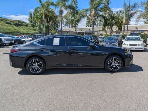 Used 2025 Lexus ES 300h w/ Premium Package image 4