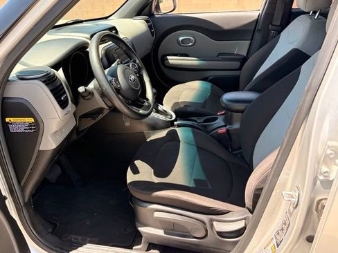Used 2019 Kia Soul FWD image 7
