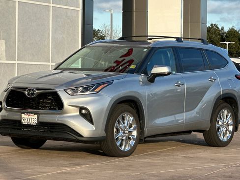 Used 2023 Toyota Highlander Limited image 8