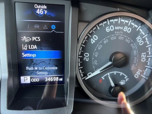 Used 2022 Toyota Tacoma TRD Off-Road image 20