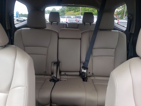 Used 2021 Honda Pilot Touring image 14