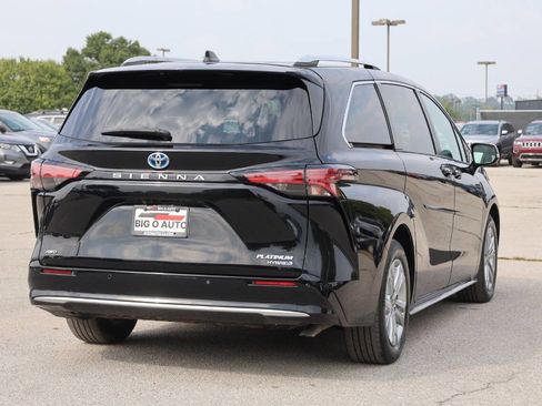 Used 2021 Toyota Sienna Platinum image 9