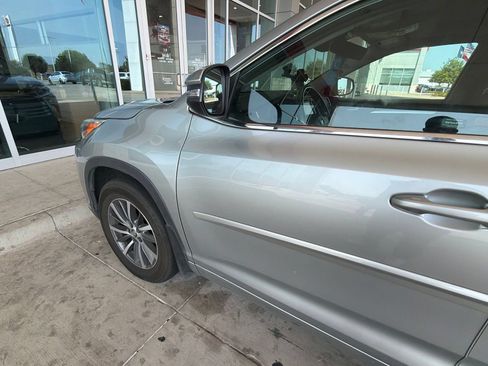 Used 2018 Toyota Highlander XLE w/ Protection Package #3 AWD/4WD image 3
