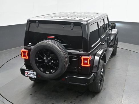 Used 2021 Jeep Wrangler Unlimited Sahara AWD/4WD image 30