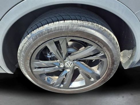 Used 2023 Volkswagen Tiguan SE R-Line AWD/4WD image 9