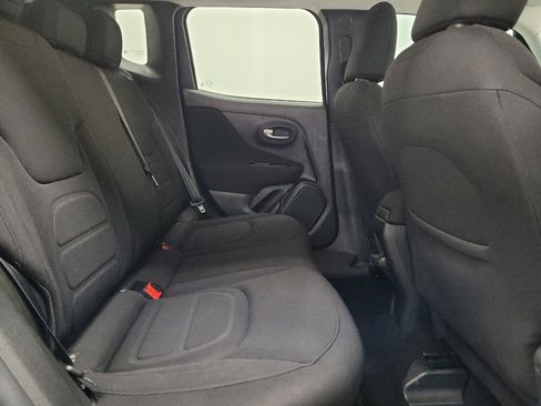 Used 2021 Jeep Renegade Latitude FWD image 19
