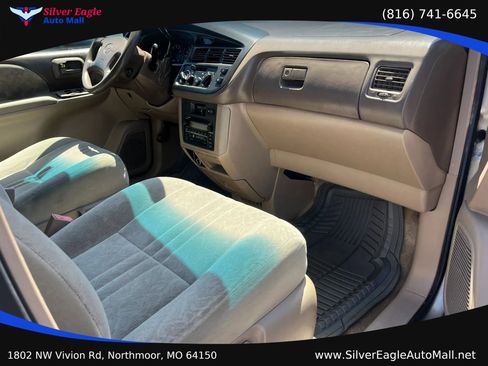 Used 2000 Toyota Sienna LE FWD image 7