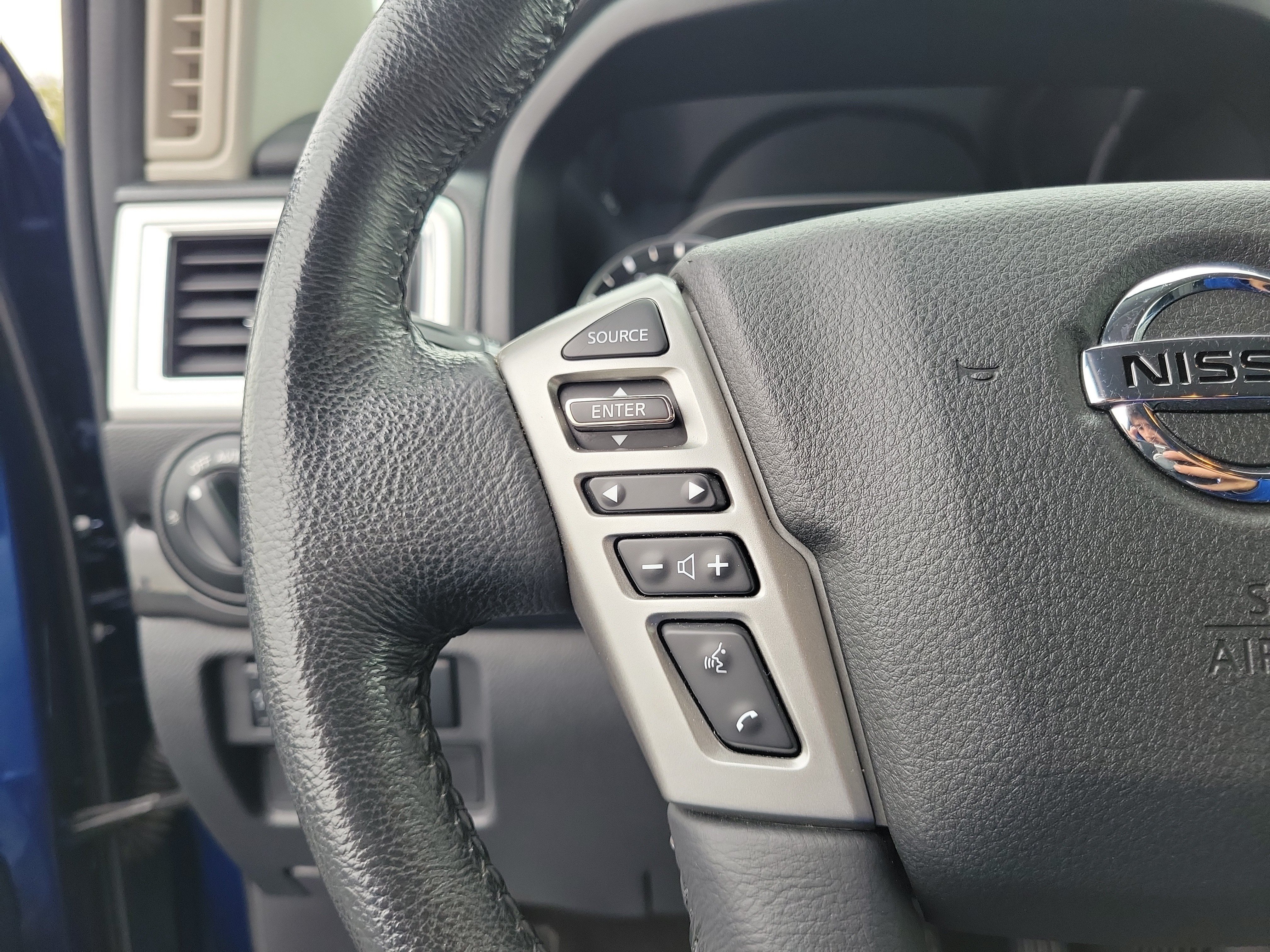 Used 2021 Nissan Titan SV w/ SV Convenience Package AWD/4WD image 22
