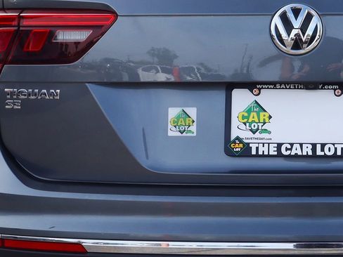 Used 2021 Volkswagen Tiguan SE image 19