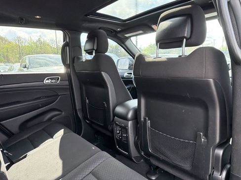 Used 2020 Jeep Grand Cherokee Laredo AWD/4WD image 16