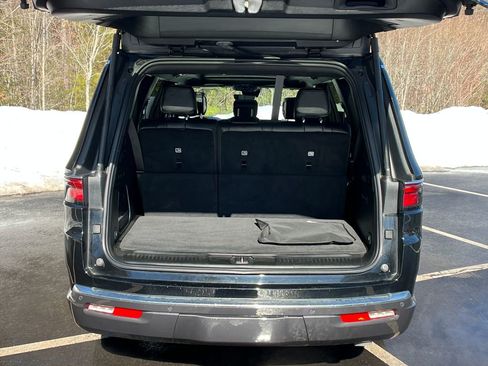 Used 2022 Jeep Wagoneer Series III w/ Premium Group I image 25